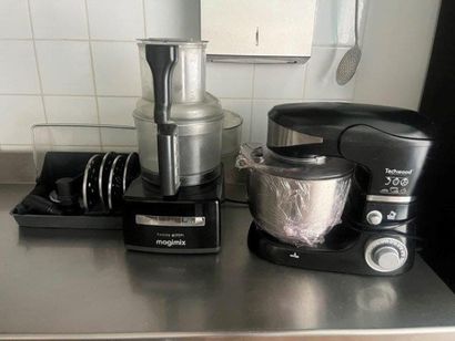 - 1 robot TECHWOOD
- 1 blender MAGIMIX
-...