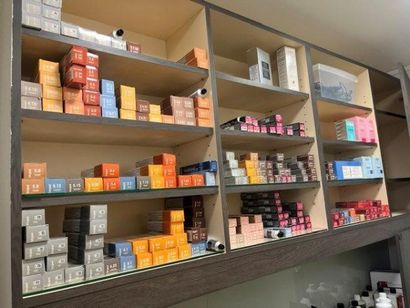 STOCK de produits capillaires, shampoings,...