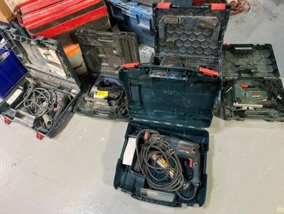 - 2 perceuses BOSCH
- 1 laser BOSCH
- 1 scie...
