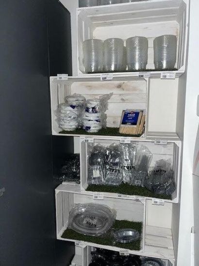 STOCK : Petit stock de vins, alcools dont...
