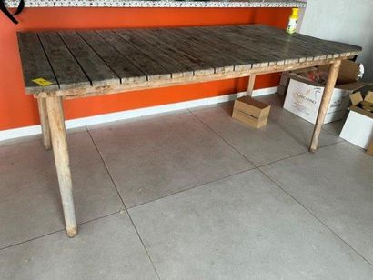 1 table en bois à lattes (Ref. 2)

VENTE...
