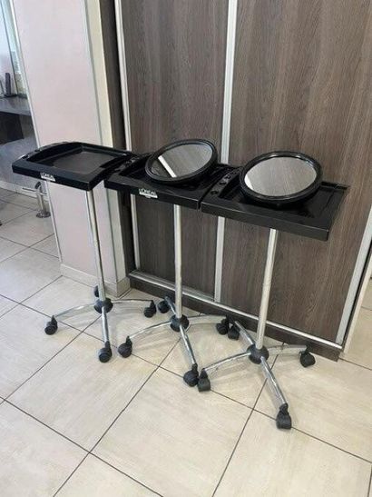 - 2 séchoirs / mise en plie
- 1 activateur...