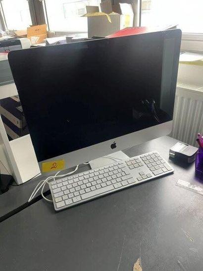 1 IMAC (ancien modèle) + clavier

VENTE AUX...