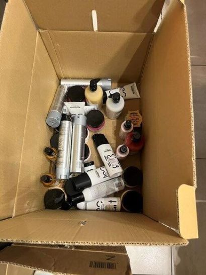 STOCK de produits capillaires, shampoings,...