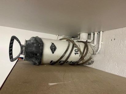 - 2 pulvérisateurs HILTI / MESTO
- 2 aspirateurs...
