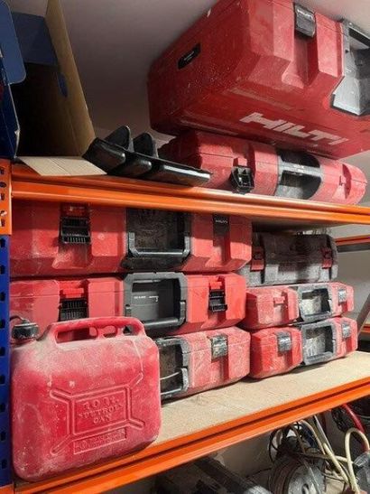 - 1 burineur HILTI sur batterie + chargeur
-...