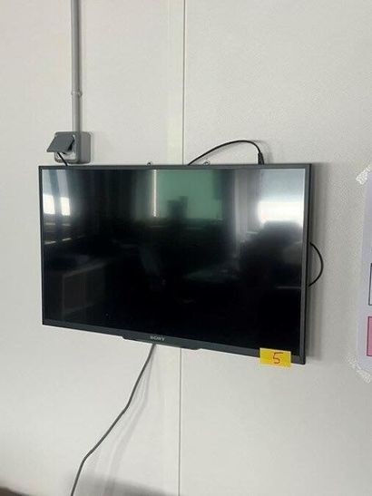 1 écran SONY mural 

VENTE AUX ENCHERES PUBLIQUES...