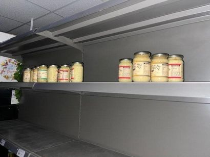 STOCK : Petit stock de vins, alcools dont...