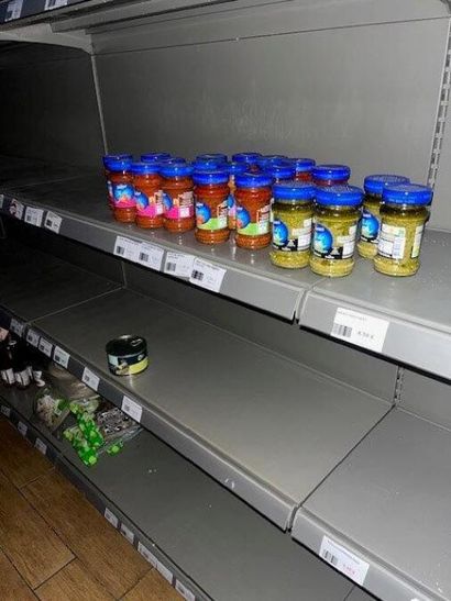 STOCK : Petit stock de vins, alcools dont...