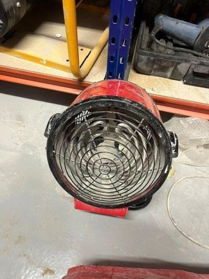 - 2 pulvérisateurs HILTI / MESTO
- 2 aspirateurs...