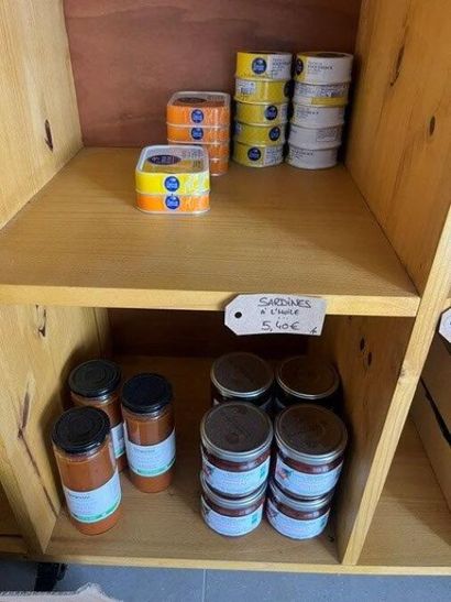 STOCK d'épicerie comprenant :
- (+/-) 28...