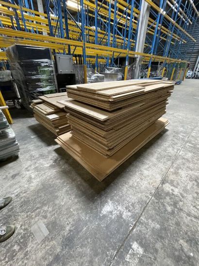 1 mezzanine : Long. :18 ml - Larg. 5 ml partiellement...
