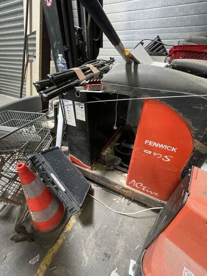- 2 transpalettes électriques BT ET YALE
-...