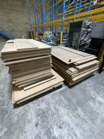 1 mezzanine : Long. :18 ml - Larg. 5 ml partiellement...