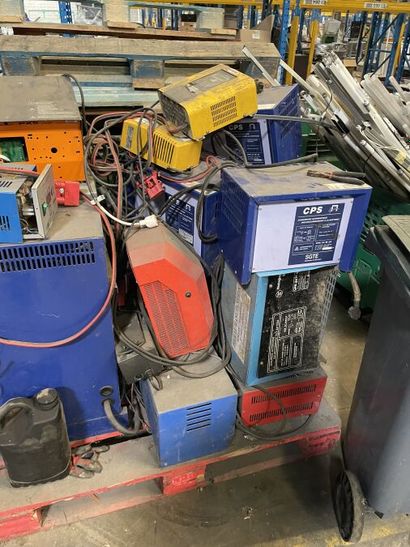 1 palette avec chargeurs divers