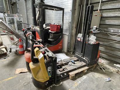 - 2 transpalettes électriques BT ET YALE
-...