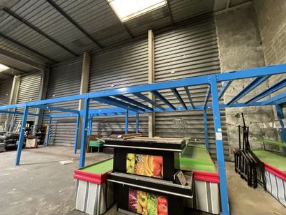 1 mezzanine : Long. :18 ml - Larg. 5 ml partiellement...