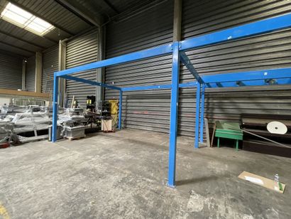 1 mezzanine : Long. :18 ml - Larg. 5 ml partiellement...