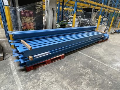 1 mezzanine : Long. :18 ml - Larg. 5 ml partiellement...