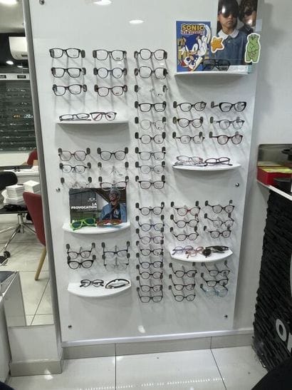 STOCK de (+/-) 1 506 paires de lunettes pour...