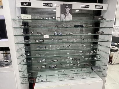 STOCK de (+/-) 1 506 paires de lunettes pour...