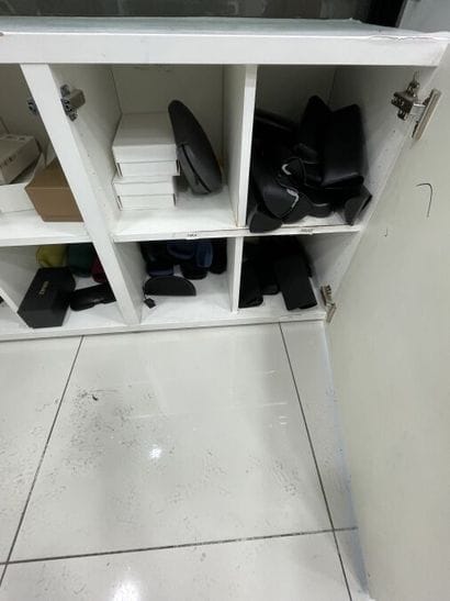 STOCK de (+/-) 1 506 paires de lunettes pour...