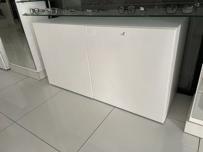 3 meubles laqués blanc à 2 portes 150 cm...