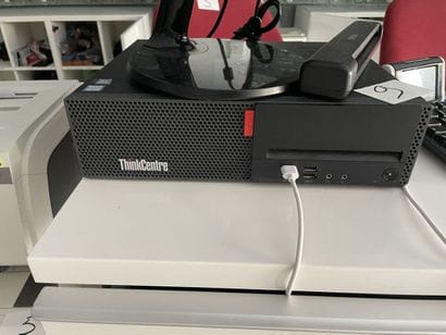 - 2 UC LENOVO Thincentre core i5
- 2 écrans...