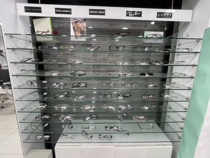 STOCK de (+/-) 1 506 paires de lunettes pour...