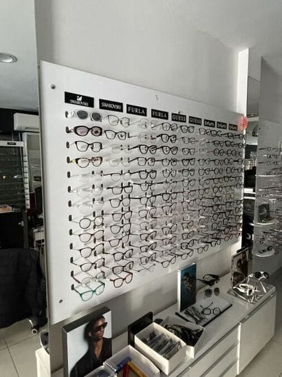 - 6 ml de panneaux en verre présentoir lunettes
-...