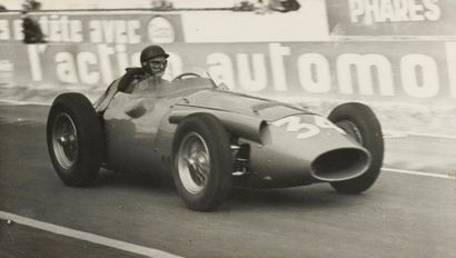 Deux photographies de Grands Prix Monoplaces
Fangio...