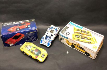 Lot de quatres voitures électriques 1/24ème...