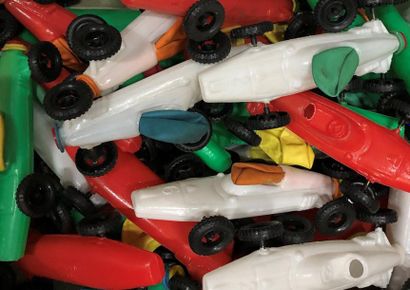 Important lot de voitures en plastique souple...