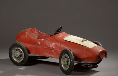 Voiture Italienne à pédale en tôle rouge,...