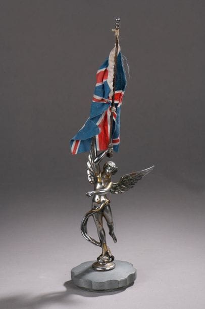 Ange porte drapeau en bronze argenté, 
H...