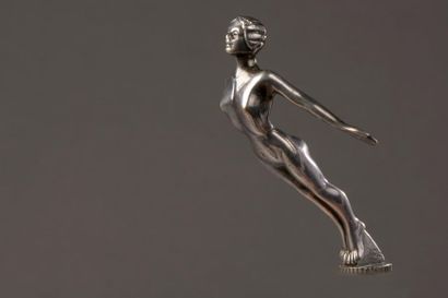 Sculpture figurant une plongeuse nue en bronze...