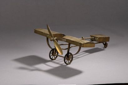 Accessoire de fumeur formant avion en laiton...