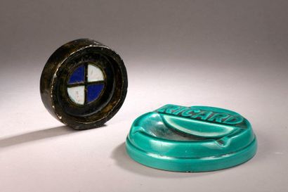 Lot en l'état, comprenant :
- Cendrier BMW...
