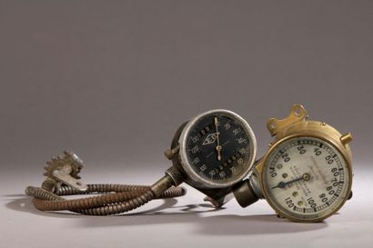 Deux tachymètres mécaniques avec totalisation
Hobson-Watford...