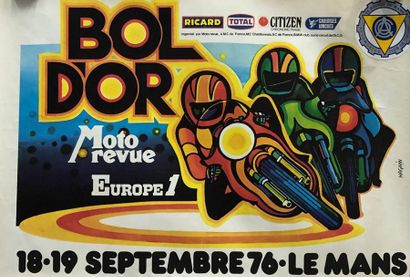 Lot d'une trentaine d'affiches, en l'état
Courses...