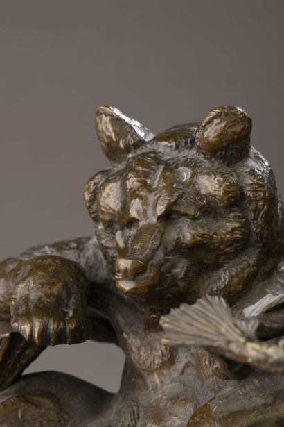 Auguste CAIN (1822-1894)
Ours aux deux coupelles
Bronze...