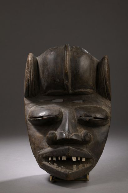 ARTS PREMIERS, AFRIQUE
Lot comprenant cinq...