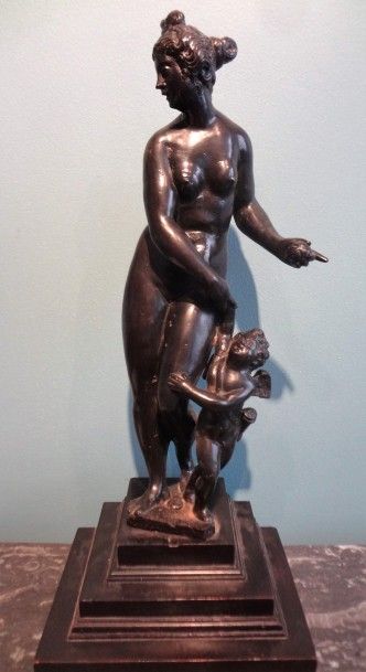 Ecole du XIXème siècle

Vénus et Cupidon

Bronze...