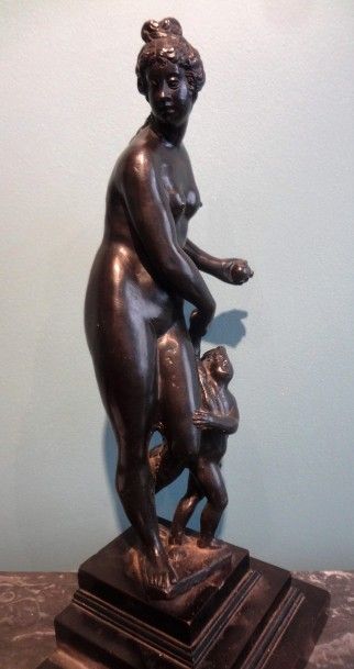 Ecole du XIXème siècle

Vénus et Cupidon

Bronze...