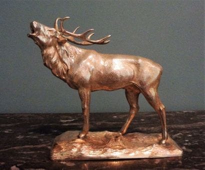 Cerf bramant en argent étranger (900).

Poids...