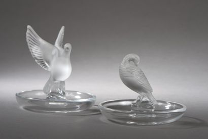 LALIQUE FRANCE
2 baguiers en verre moulé...