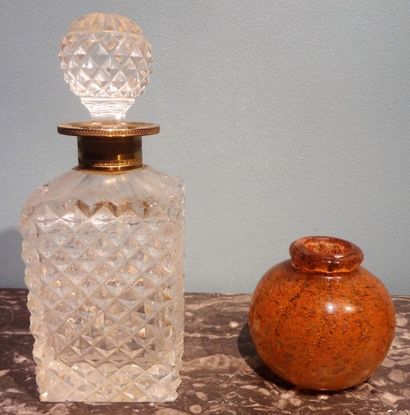 Un vase signé VERLYS et une carafe en cristal...
