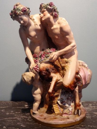 D'après CLODION
Important groupe en porcelaine...