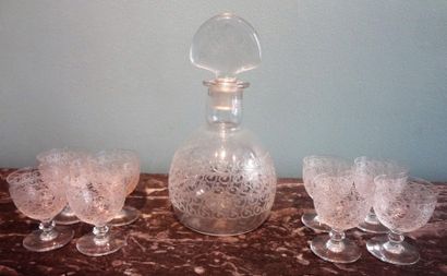 BACCARAT
Partie de service en cristal gravé...