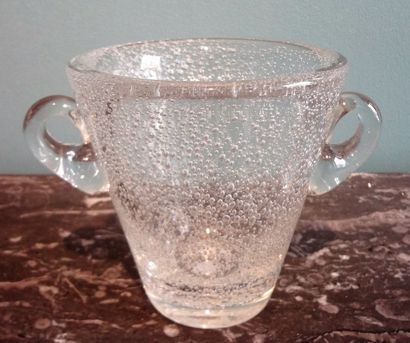 DAUM
Vase bullé signé.

Vers 1950

Haut....